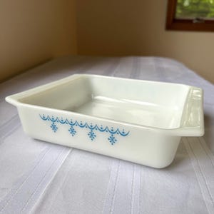 Vintage PYREX Snowflake Blue (922 Series) 8&quot; Square Baking Dish