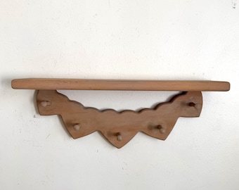 Vintage Baloon Heart Garland Mug Rack