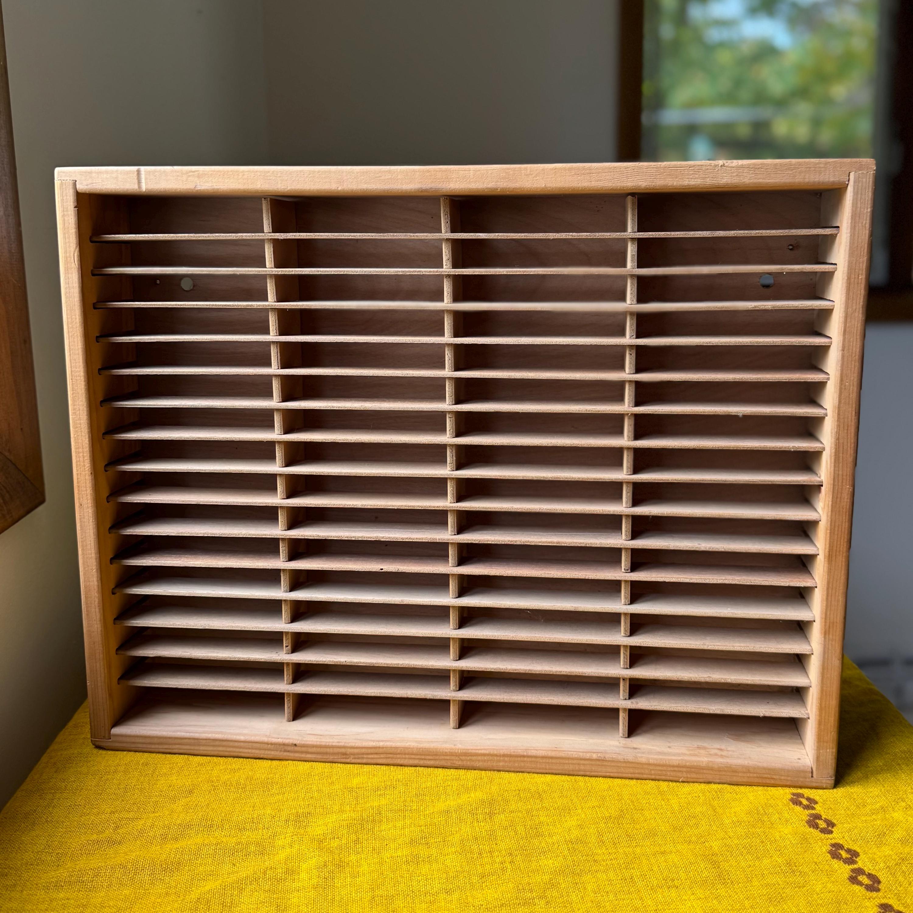 ヴィンテージ　ナパバレー カセットテープ ラック 64段 Vintage Napa Valley Box Company 64 Cassette Tape Holder - Etsy