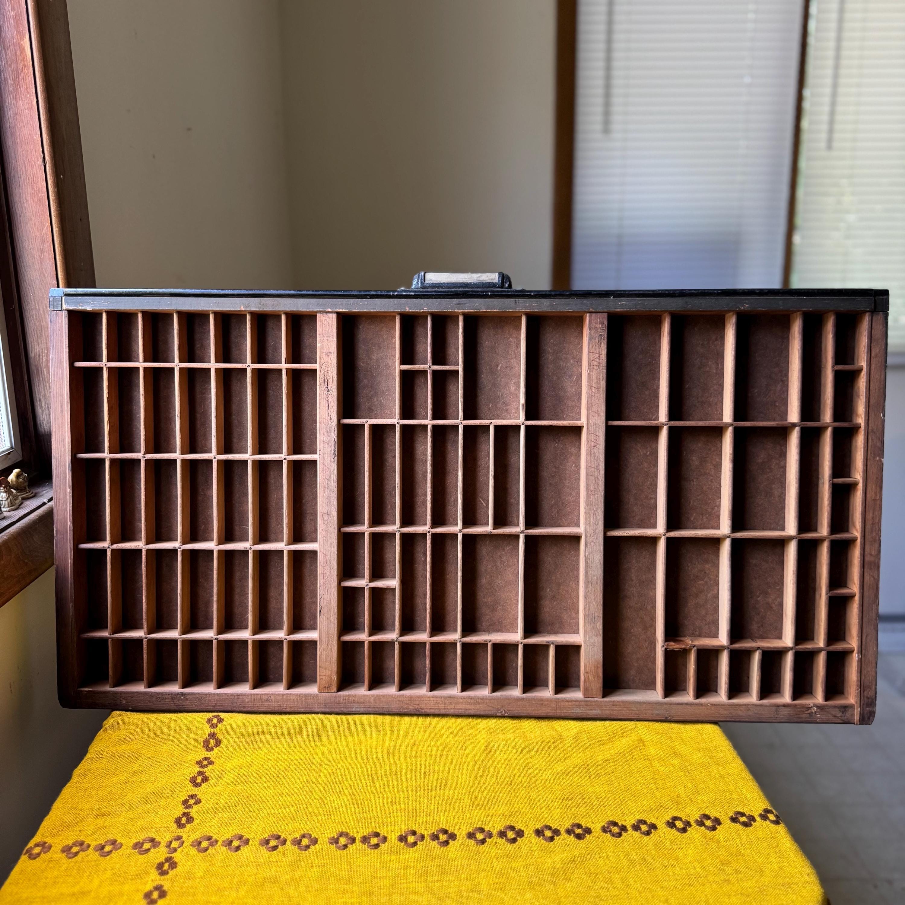 【壁掛け可能】装飾品付きプリンタートレイ　 活字トレイ 古道具　アンティーク Antique printers tray - Etsy 日本