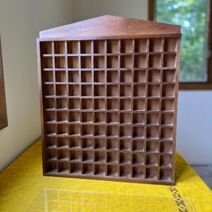 Vintage Wooden House-Shaped Thimble Miniatures Curio 100 Compartments