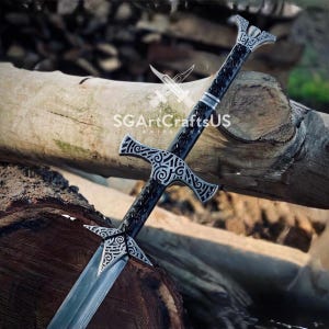 Hand-Forged Skyrim Greatsword Replica: Dragonborn Cosplay Prop with Leather Sheath