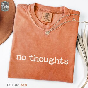 Sin pensamientos – Camiseta Comfort Colors, Camiseta con humor sobre la confusión mental, Regalo para personas que piensan demasiado, Camiseta que refleja el estado de ánimo, Camiseta divertida Yam