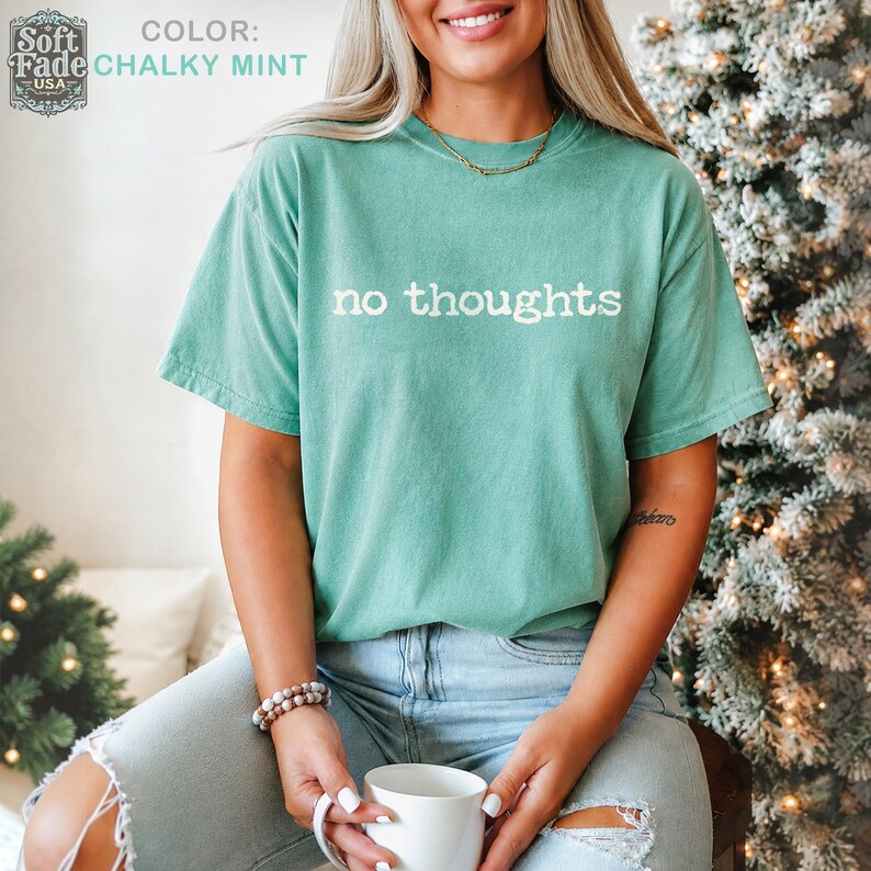 Sin pensamientos – Camiseta Comfort Colors, Camiseta con humor sobre la confusión mental, Regalo para personas que piensan demasiado, Camiseta que refleja el estado de ánimo, Camiseta divertida imagen 3