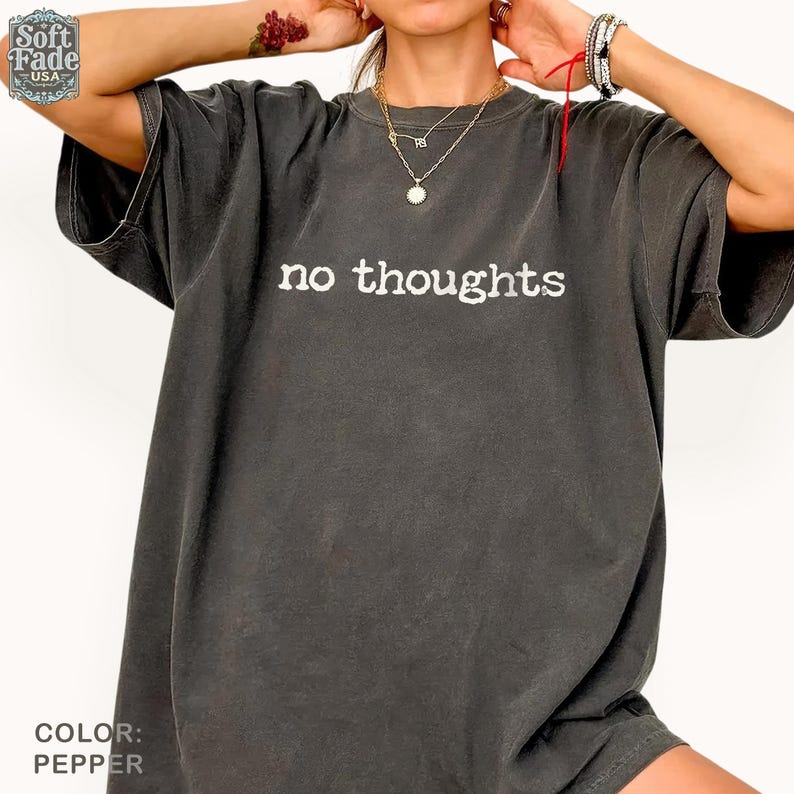 Sin pensamientos – Camiseta Comfort Colors, Camiseta con humor sobre la confusión mental, Regalo para personas que piensan demasiado, Camiseta que refleja el estado de ánimo, Camiseta divertida imagen 4