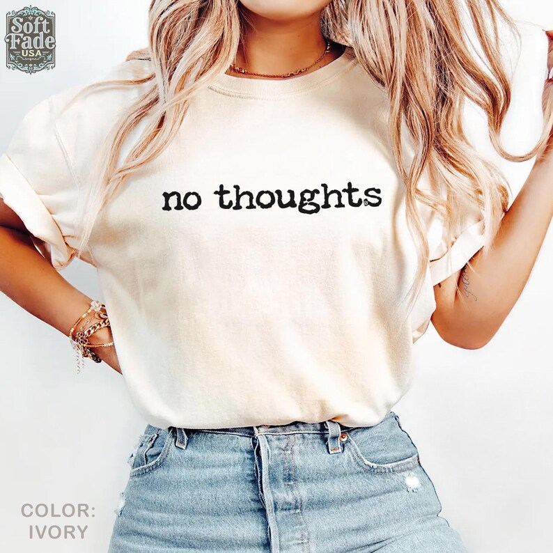Sin pensamientos – Camiseta Comfort Colors, Camiseta con humor sobre la confusión mental, Regalo para personas que piensan demasiado, Camiseta que refleja el estado de ánimo, Camiseta divertida imagen 2