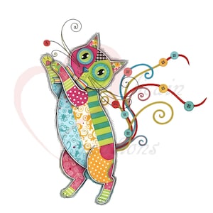 Puede incluir: Ilustración caprichosa de un gato colorido con un diseño de patchwork. El gato está representado de pie con las patas levantadas. El cuerpo del gato está compuesto por varios patrones y colores, incluyendo rosa, verde, azul y naranja. Botones decorativos y líneas onduladas se suman al diseño juguetón.