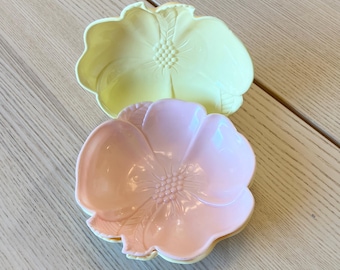 Vintage Hibiscus Flower Bowls, Set of 3, Yellow and Pink, Midcentury
