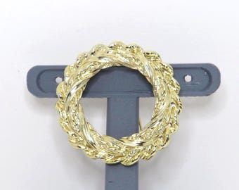 Vintage Yellow Gold-tone Circle Wreath Brooch Pin