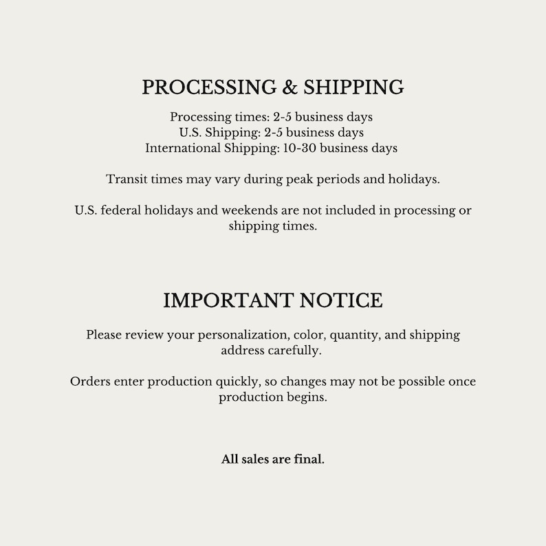 以下が含まれることがあります： PROCESSING & SHIPPINGというタイトルの黒いテキストが記載された白い情報グラフィック。処理と配送の営業日について詳述し、続いて注文のパーソナライズ、製造、最終販売ポリシーに関するIMPORTANT NOTICEセクションが記載されています。