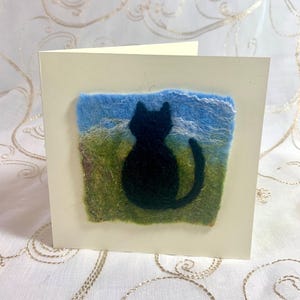 Tarjeta de fieltro hecha a mano en blanco con forma de gato negro para felicitaciones de boda y graduación