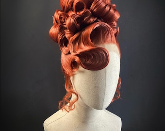 Peluca CURL MAJESTY color cobre. Glamour teatral vintage. Peinado barroco dramático. Arte capilar hecho a mano.