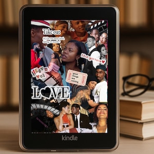 Op de afbeelding: Een Kindle e-reader met een collage van afbeeldingen met de woorden "Take out", "I love you baby" en "LOVE". De collage bevat verschillende mensen en de tekst "good things are coming". De onderkant van het scherm leest "kindle".