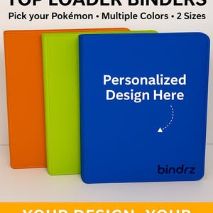 Può includere: Tre raccoglitori top loader personalizzati incisi al laser in arancione, verde e blu. Il raccoglitore blu presenta il testo "Personalized Design Here" e il marchio "bindrz". L'immagine include anche il testo "Pick your Pokémon • Multiple Colors • 2 Sizes".