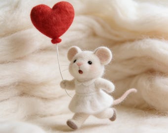Needle Felted Mouse, Valentine's Day Gift, Wool Animal with Heart Romantic Decor Handmade Wool Felt Heart Mouse Toy Adorable Kitten Felt Art