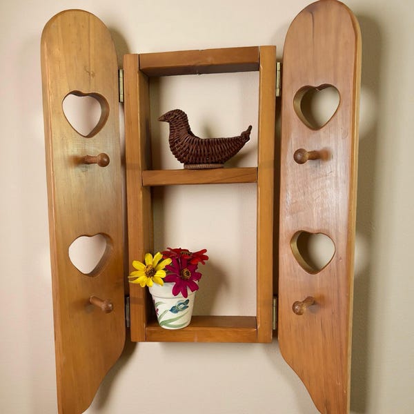 Vintage Wooden Wall Shelf with Heart Cutouts: Cottage Peg Rack