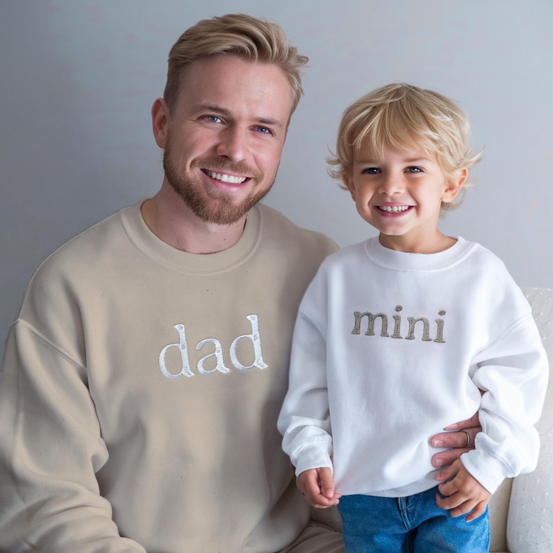 Custom Embroidered Mama & Dad Sweatshirts, Matching Baby Bodysuit | Neutral Coming Home Outfit | Personalized Newborn Family Matching Set