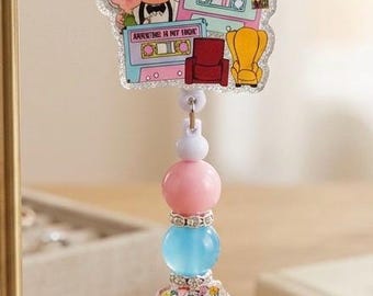 Porta credenciales inspirado en Disney Up / Porta credenciales de la aventura de Carl y Ellie / Porta credenciales de enfermera adorable / Clip para credenciales con cuentas inspirado en Pixar