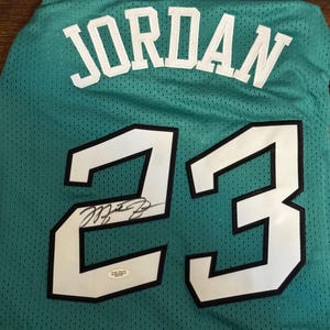 Le maillot All Star signé Michael Jordan est livré avec un certificat d&#39;authenticité