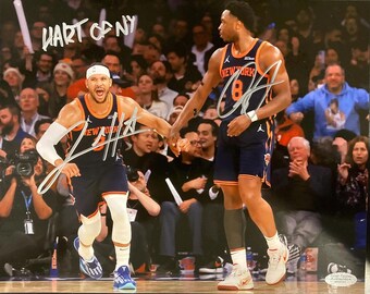 ジョシュ・ハート（ハート・オブ・ニューヨーク）とO.G.アヌノビー（NYK）のサイン入り8x10インチ写真（鑑定書付き）