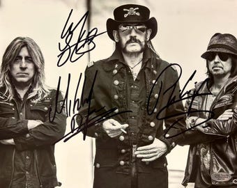 Gesigneerde Motörhead-foto van Lenny Kilmister, Phil Taylor en Mikkey Dee met echtheidscertificaat.
