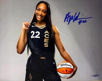 Gesigneerde foto van A’Ja Wilson uit Las Vegas met echtheidscertificaat.