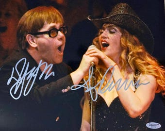 Gesigneerde 8x10 foto van Elton John en Madonna met echtheidscertificaat.