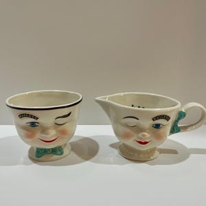 Baileys 1996 Limited Edition Winking Face Creamer and Sugar Bowl Set Vintage Collectible Advertising Premium / Food & Beverage / Liquor