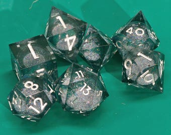 Juego de dados de núcleo líquido con cielo estrellado oscuro para juegos de magia, magnífico juego de dados de Dungeons and Dragons para regalos de D&D, dados negros, buen rendimiento.