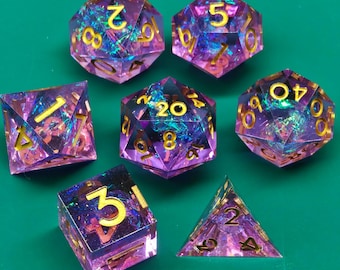 Dados DND de resina morados hechos a mano para juegos de rol, juego de dados D&D azules, juego de dados de borde afilado brillante galáctico.