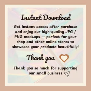 Pu&ograve; includere: Grafica per download digitale con le parole "Download istantaneo" in un carattere decorativo. Il testo incoraggia i clienti ad accedere a mockup JPG/PNG di alta qualit&agrave; per negozi online. Sono inclusi anche un cuore e le parole "Grazie".