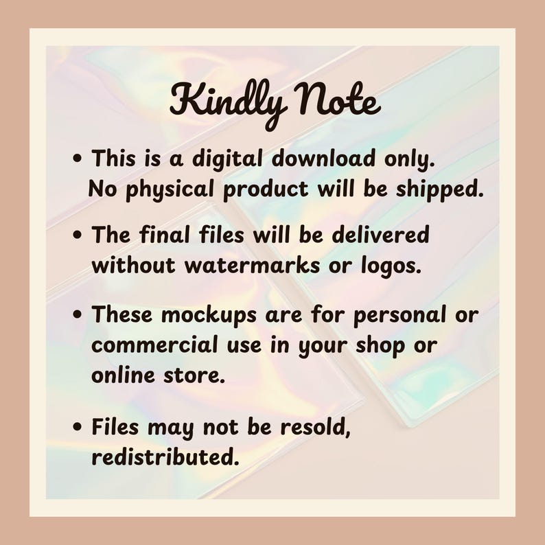 Pu&ograve; includere: Avviso di download digitale con il testo "Kindly Note" in corsivo. Il testo spiega che il prodotto &egrave; un download digitale, consegnato senza filigrane, per uso personale o commerciale e non pu&ograve; essere rivenduto.