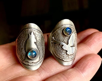Sterling Silver and Labradorite WOLF Ring - Midnight Rendezvous
