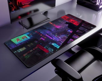 Könnte beinhalten: Ein rechteckiges Gaming-Mauspad mit einem lebendigen, neonbeleuchteten Stadtbild-Design. Das Pad zeigt eine futuristische, cyberpunkartige Ästhetik mit japanischem Text und einer Silhouette. Die Farbpalette umfasst Lila-, Rot- und Blautöne.