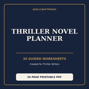 Puede incluir: Una portada de planificador digital azul oscuro con bordes dorados y el texto QUILLCRAFTPAGES, THRILLER NOVEL PLANNER, 30 GUIDED WORKSHEETS, Created for Thriller Writers y 33-PAGE PRINTABLE PDF en un botón rectangular blanco redondeado.