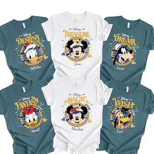 Peut inclure: Six t-shirts à manches courtes blancs et bleu sarcelle, chacun avec un graphique de personnage Disney dans un cercle de corde. Les motifs incluent le texte Disney Destiny, Treasure, Dream, Fantasy, Magic et Wish, ainsi que l'année 2026 et des prénoms.