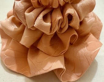 Vintage Kimono Scrunchie aus japanischer Seide - Handgefertigter Haarschmuck Apricot Peach
