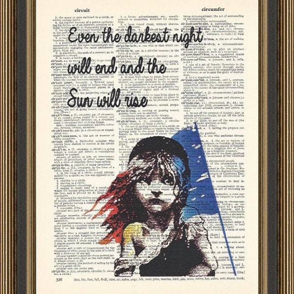L'illustration Les Misérables inspirée de la citation inspirante « Le soleil se lèvera » est imprimée sur une page de dictionnaire vintage. Cadeau d'anniversaire.