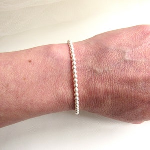 Dainty Pearl Bracelet, Tiny Seed Pearl Bracelet, CHOOSE COLOR/SIZE, Adjustable Beaded Delicate Bracelet, Gift for Her, Minimalist Jewelry Bild 1