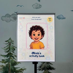 Puede incluir: Un libro de actividades con espiral para niños de 3 a 4 años. La portada presenta una ilustración de dibujos animados de un niño sonriente y el texto "Olivia's activity book", "Write and wipe!" y "Learn through play!" en un diseño rosa y blanco.