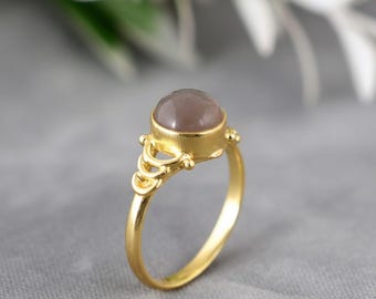 Gold Gemstone Ring, Minimalist Round Stone Ring, Dainty Gold Statement Ring, Handmade Elegant Jewelry Gift for Her