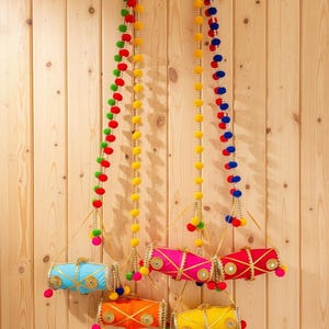Pom Pom Dholki Behang: Indische Hochzeit Mehndi Haldi Dekor, Makar Sankranti, Drachen Decoratons, Lohri Indische Strings
