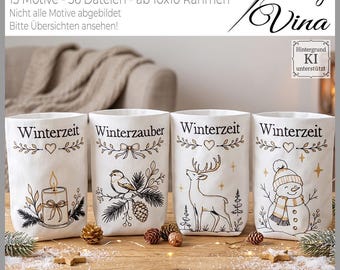 Puede incluir: Cuatro bolsas de tela blanca con bordados de invierno en negro y dorado. Las bolsas muestran el texto Winterzeit y Winterzauber, con ilustraciones de una vela, un pájaro en una rama de pino, un ciervo y un muñeco de nieve, con corazones y estrellas.