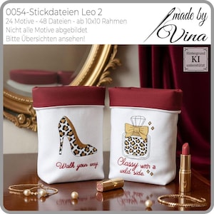 Könnte beinhalten: Zwei weiße Stoffbehälter mit weinroten Oberteilen, bestickt mit einem High-Heel-Schuh und einem Parfümflakon, beide mit Leopardenmuster. Auf den Behältern steht "Walk your way" und "Classy with a wild side". Zubehör: Lippenstift und Schmuck.