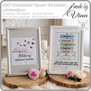 Könnte beinhalten: Zwei silberne Rahmen mit Stickmotiven. Der linke Rahmen zeigt ein offenes Buch mit Schmetterlingen und den Text 'Bildung VERLEIHT FLÜGEL.' Der rechte Rahmen zeigt einen Wegweiser aus Holz mit den Wörtern 'Motiviert', 'Unterstützt', 'Geglaubt', 'Begleitet', 'Geprägt' und 'Danke FÜR DEN WEG, DEN SIE MIT UNS GEGANGEN SIND'.