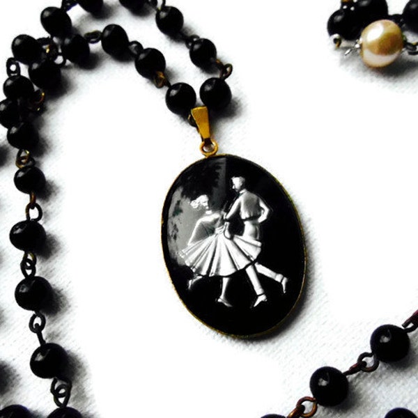 Swing Dancers, Swing Dancer Necklace, Vintage Glass Rosary Chain, Vintage West Germany