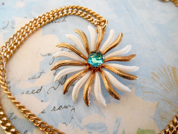 Daisy Pendant, Daisy Flower, Vintage Daisy Flower