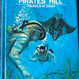 The Hardy Boys: The Secret of Pirate’s Hill by Franklin W. Dixon 1972 hardcover