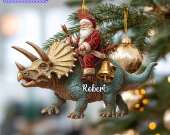 サンタが恐竜に乗っているパーソナライズされたオーナメント、名前入りのトリケラトプスのクリスマスツリー吊り下げ飾り、子供や恐竜好きへの面白いホリデーギフト