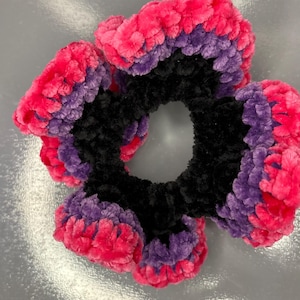 Huntrix Formation Scrunchie
